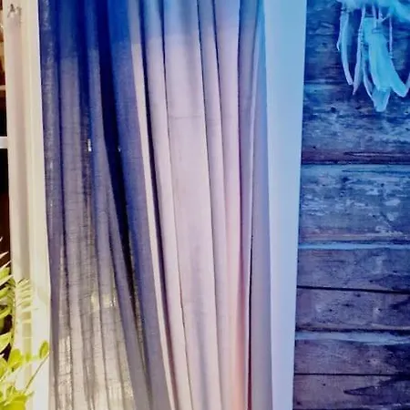 Sjarmerende I Hjerte Av By *