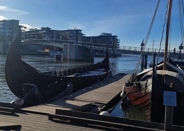 Sjarmerende I Hjerte Av By *