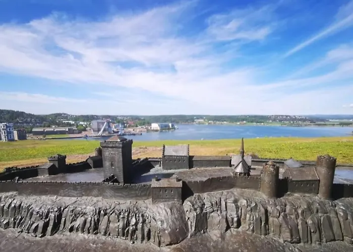 Sjarmerende I Hjerte Av By *