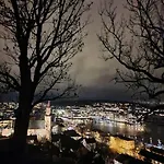 Sjarmerende I Hjerte Av By Apartamento
