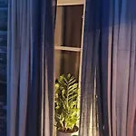 Sjarmerende I Hjerte Av By Apartamento